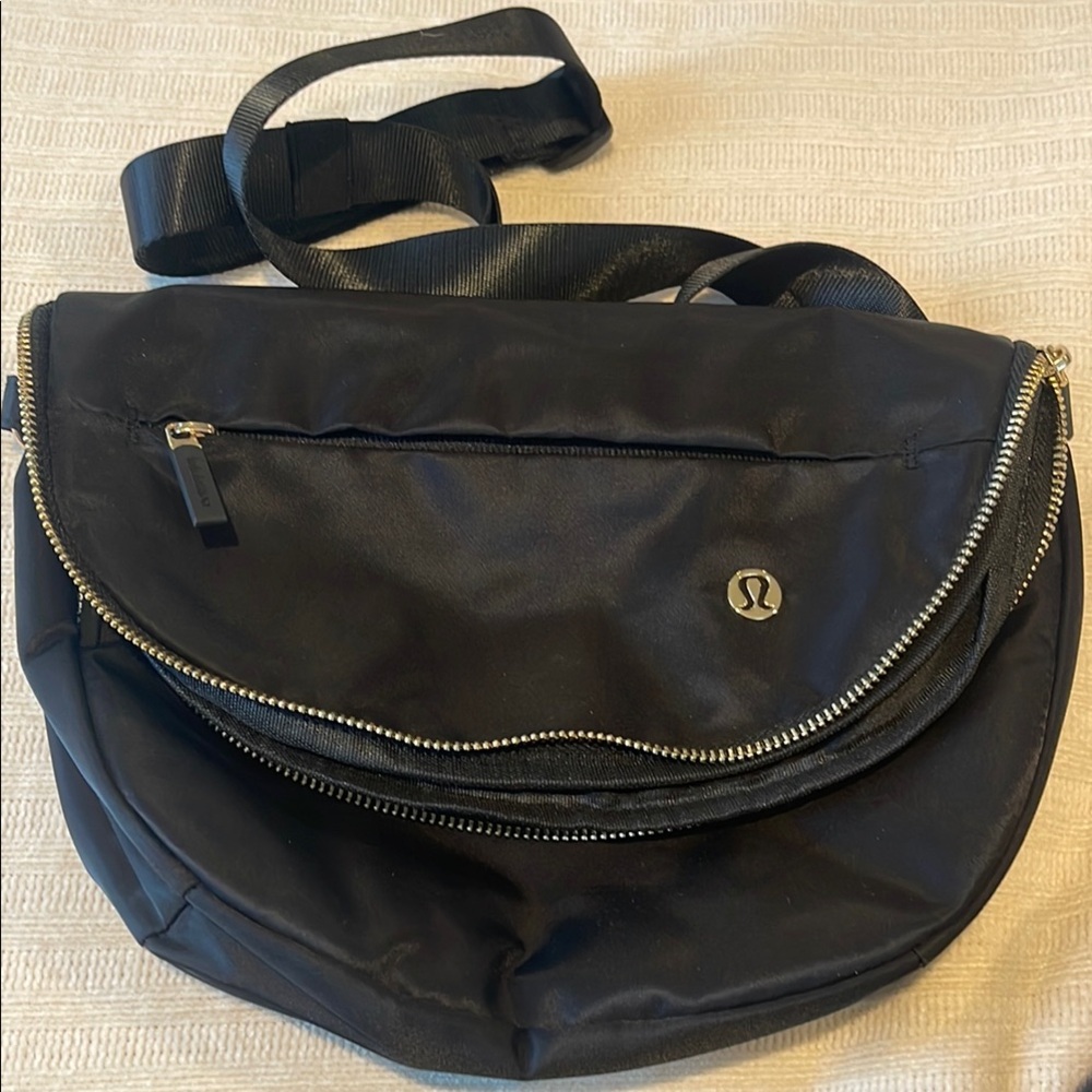 lululemon athletica Black/Gold Crossbody Bag